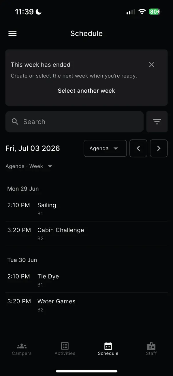 Agenda de Camp Connect con horarios, actividades y navegación entre semanas.